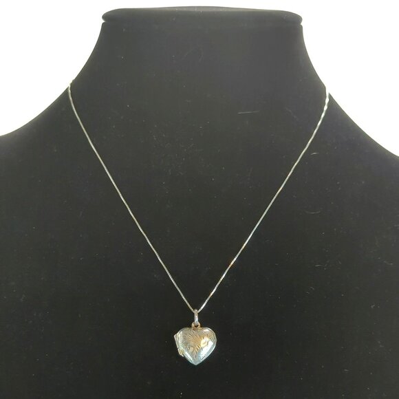 Vintage 925 Sterling Silver Floral Etched Puffy Heart Locket Pendant Necklace - Picture 2 of 6